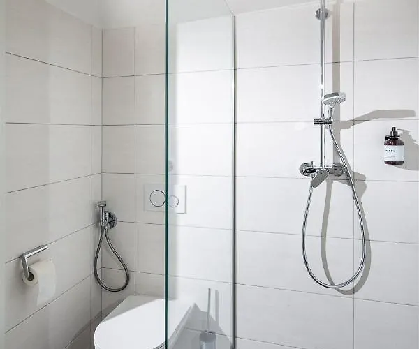 Falcon Zell Am Apartman