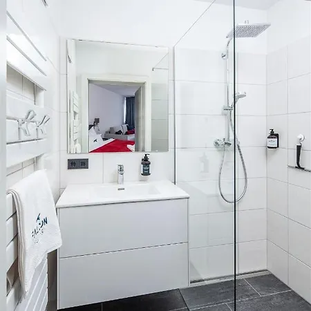 Falcon Zell Am Τσελ αμ Ζέε